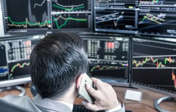 商社のおもな機能とは？総合商社と専門商社の違いやメーカーとの関係も解説