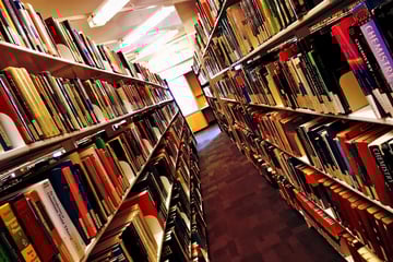 ER図 メインモデルはすっきり見やすく！