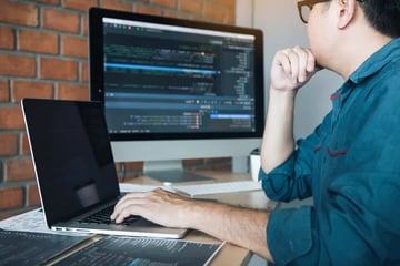 エンジニアとプログラマは何が違うの？2つの職業の違いを解説