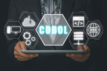 COBOL入門｜言語の特徴や、書き方、勉強方法、難易度について解説