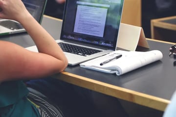 おすすめのプログラミング勉強法とは？社員のアンケートをもとにご紹介