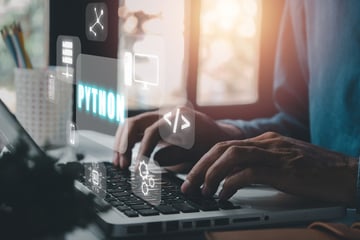 Pythonで機械学習| AI開発でPythonが使用される理由や学び方を解説