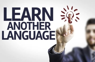 R言語とは？何ができる言語なのか、Pythonとの違いについても解説