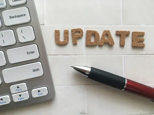 カスタマイズ開発とどう違う？バージョンアップ開発とは【プロジェクトは現場で起きているんだ！第91章】 1